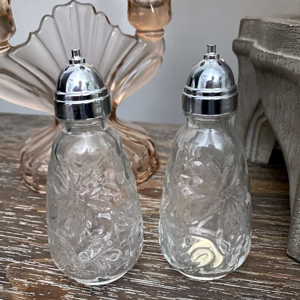 Princess House Fantasia Salt & Pepper Shakers Pressed‎ Glass Floral Vintage Set